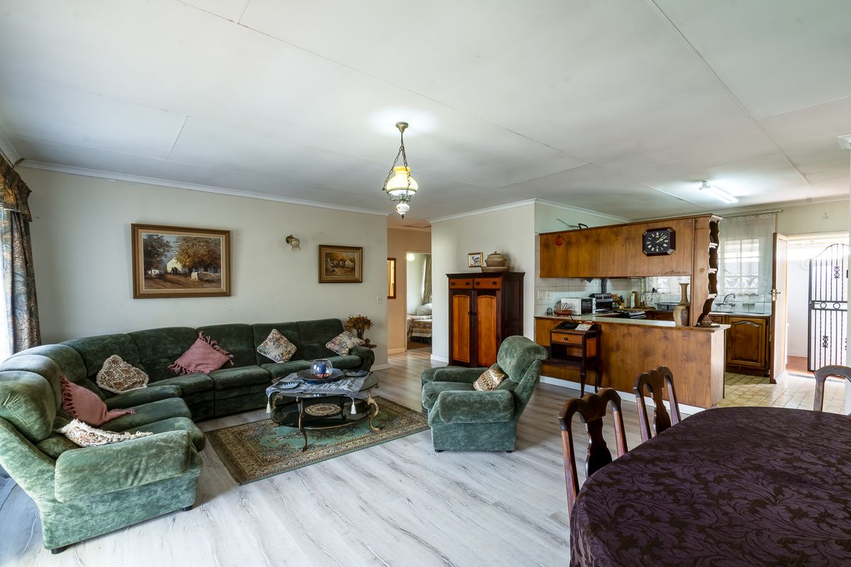 Well-Secured 2 Bedroom Townhouse in Protea Retirement Village – Die Wilgers - Photo 3