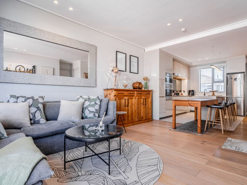 Modern Large One Bedroom in the Heart of Green Point - Photo 4