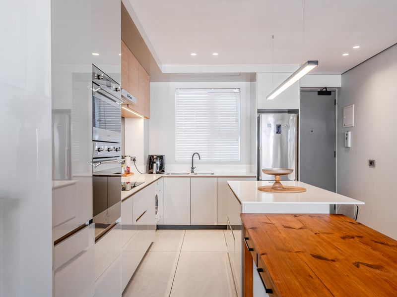 Modern Large One Bedroom in the Heart of Green Point - Photo 10