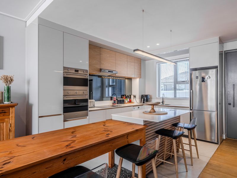 Modern Large One Bedroom in the Heart of Green Point - Photo 6