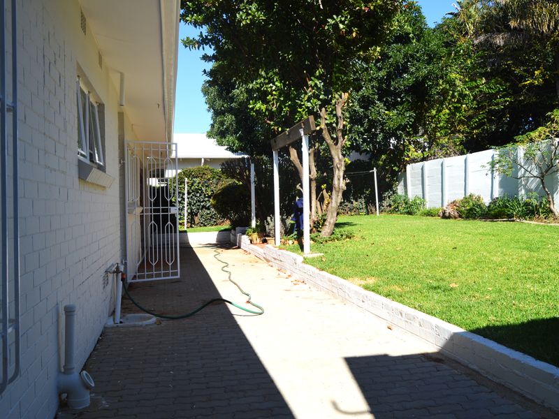 Amazing House Available - Photo 4