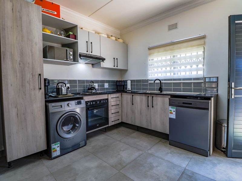 Bidding to start from R1 000 000!! Live Auction! 3 Bedroom Townhouse in Thatchfield Estate - Photo 8