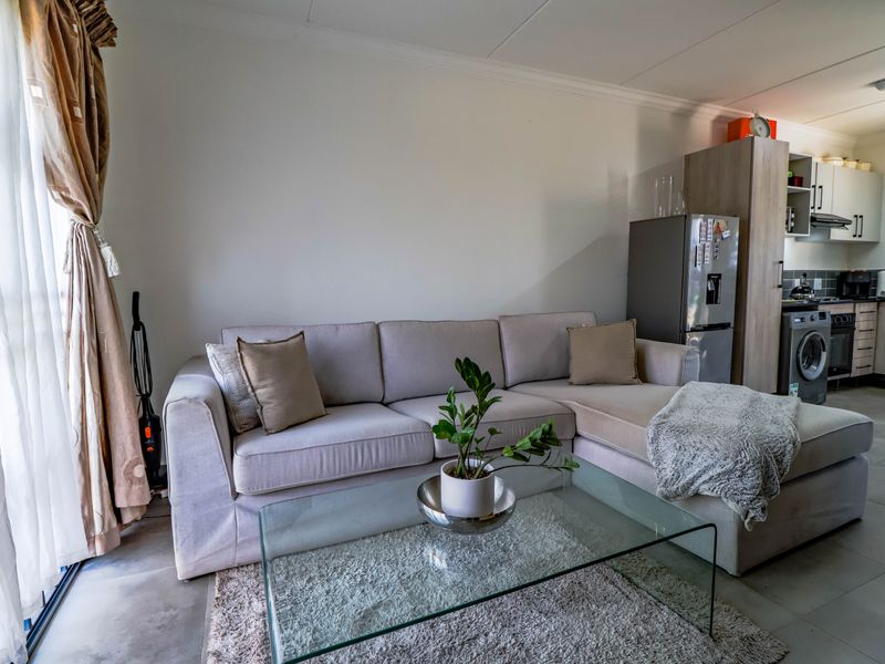 Bidding to start from R1 000 000!! Live Auction! 3 Bedroom Townhouse in Thatchfield Estate - Photo 7