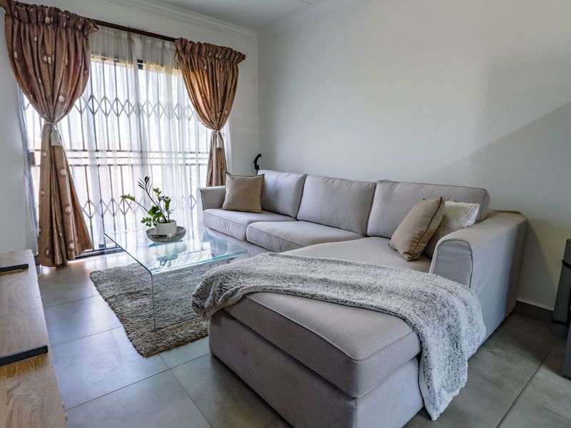 Bidding to start from R1 000 000!! Live Auction! 3 Bedroom Townhouse in Thatchfield Estate - Photo 6