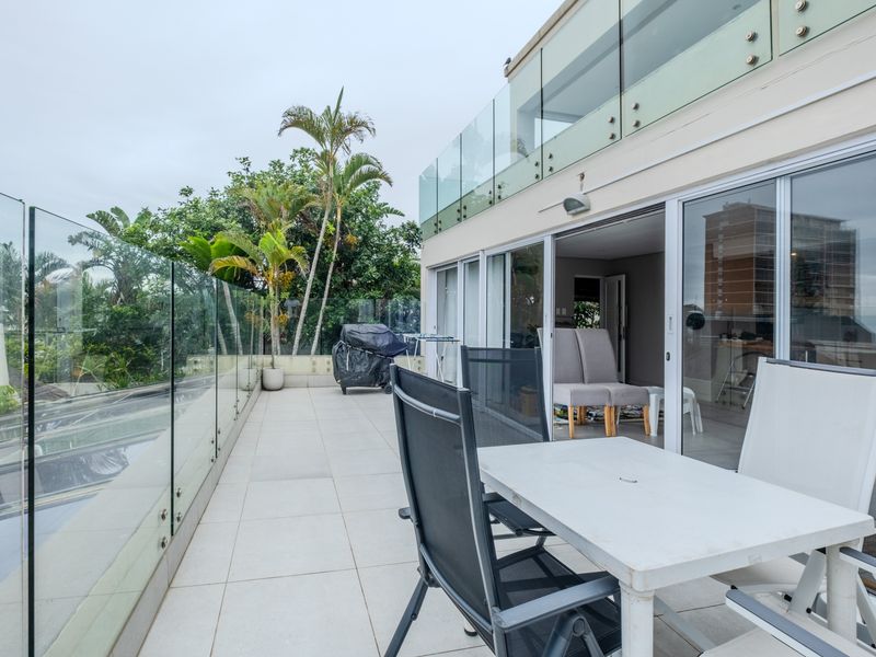 Prime Umhlanga Apartment with Stunning Sea Views - Photo 3