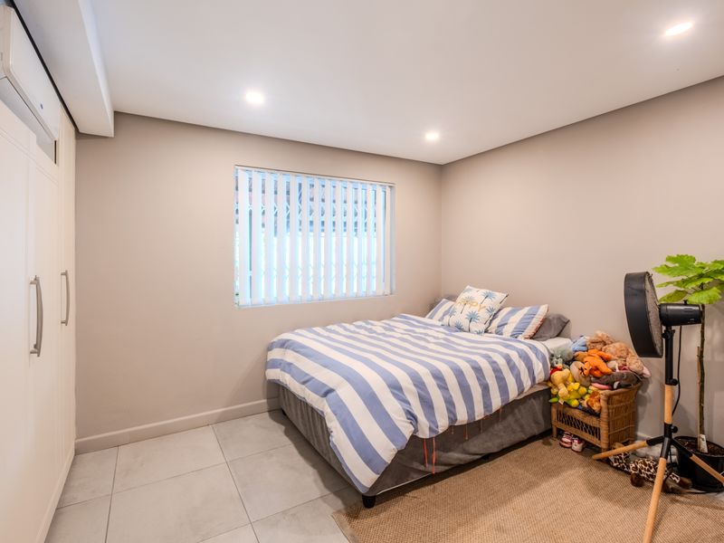 Prime Umhlanga Apartment with Stunning Sea Views - Photo 10