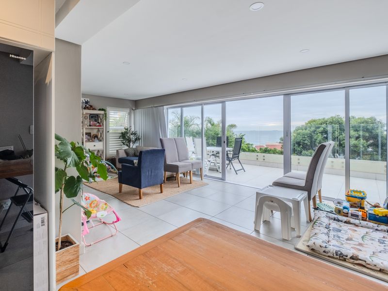 Prime Umhlanga Apartment with Stunning Sea Views - Photo 9