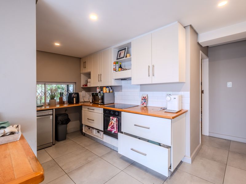 Prime Umhlanga Apartment with Stunning Sea Views - Photo 7