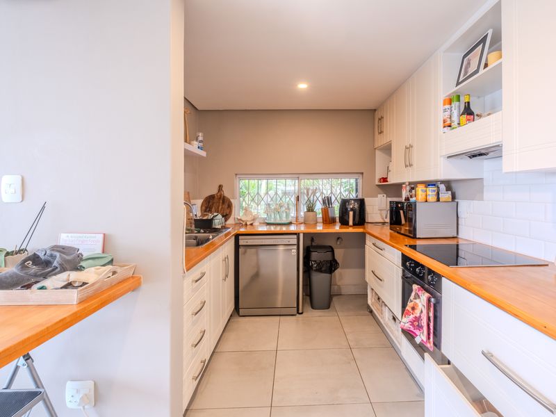 Prime Umhlanga Apartment with Stunning Sea Views - Photo 6