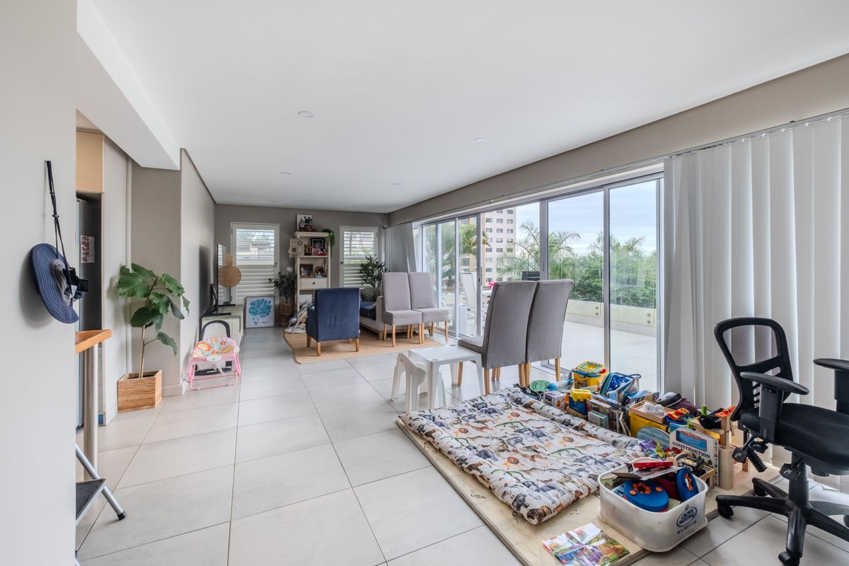 Prime Umhlanga Apartment with Stunning Sea Views - Photo 4