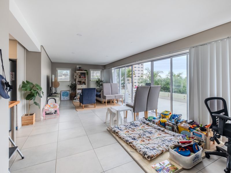 Prime Umhlanga Apartment with Stunning Sea Views - Photo 4