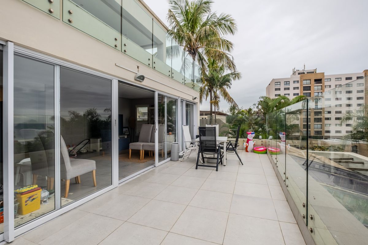 Prime Umhlanga Apartment with Stunning Sea Views - Photo 2