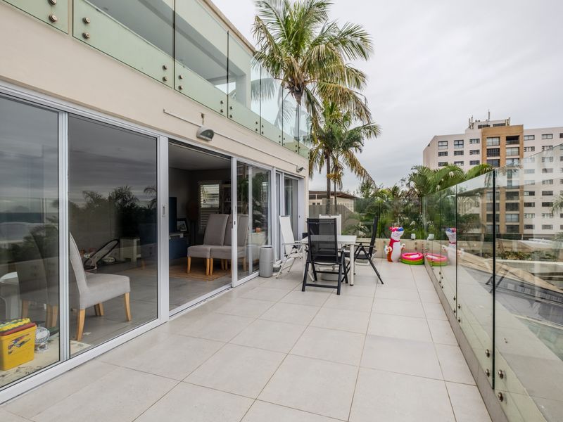 Prime Umhlanga Apartment with Stunning Sea Views - Photo 2