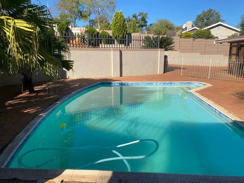 Secure Family Home with Cottage, Pool & Investment Potential - Photo 2