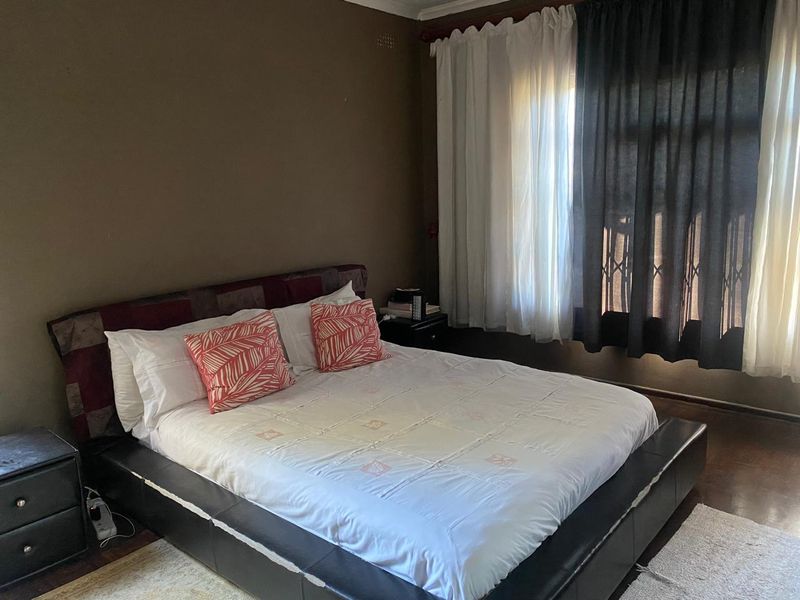 Secure Family Home with Cottage, Pool & Investment Potential - Photo 10