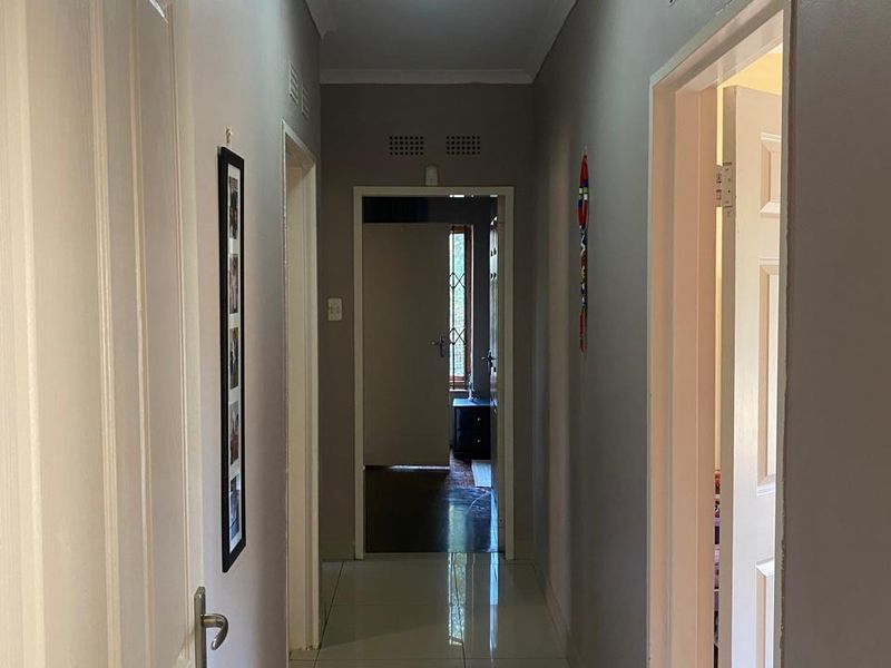 Secure Family Home with Cottage, Pool & Investment Potential - Photo 9