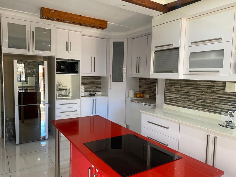 Secure Family Home with Cottage, Pool & Investment Potential - Photo 6