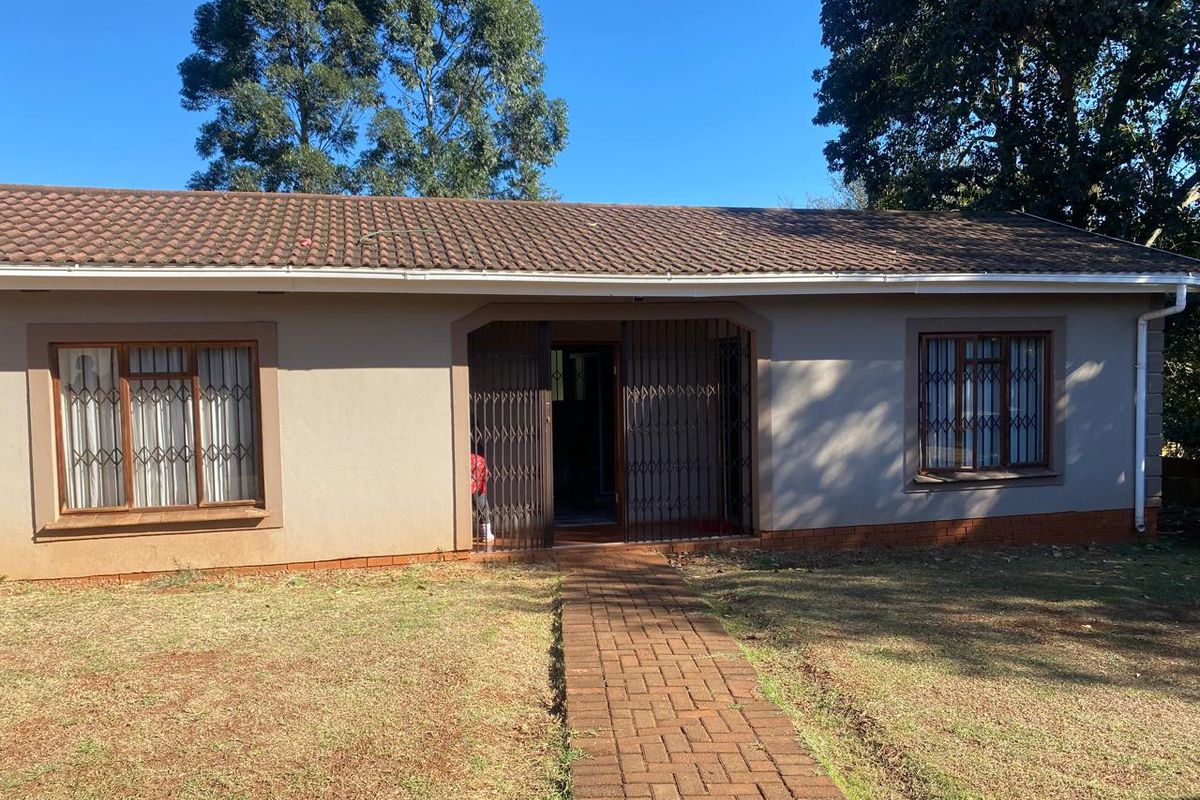 Secure Family Home with Cottage, Pool & Investment Potential - Photo 3