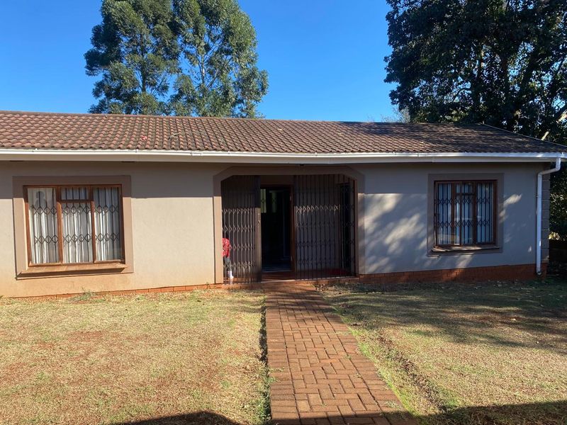 Secure Family Home with Cottage, Pool & Investment Potential - Photo 3