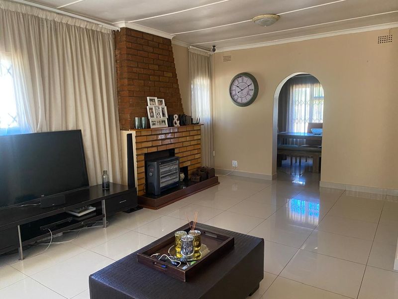 Secure Family Home with Cottage, Pool & Investment Potential - Photo 5