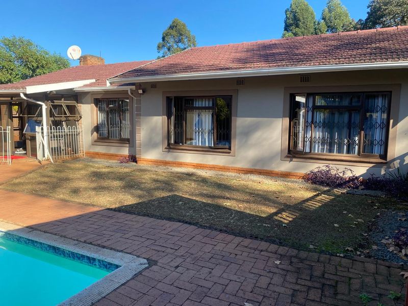 Secure Family Home with Cottage, Pool & Investment Potential - Photo 1