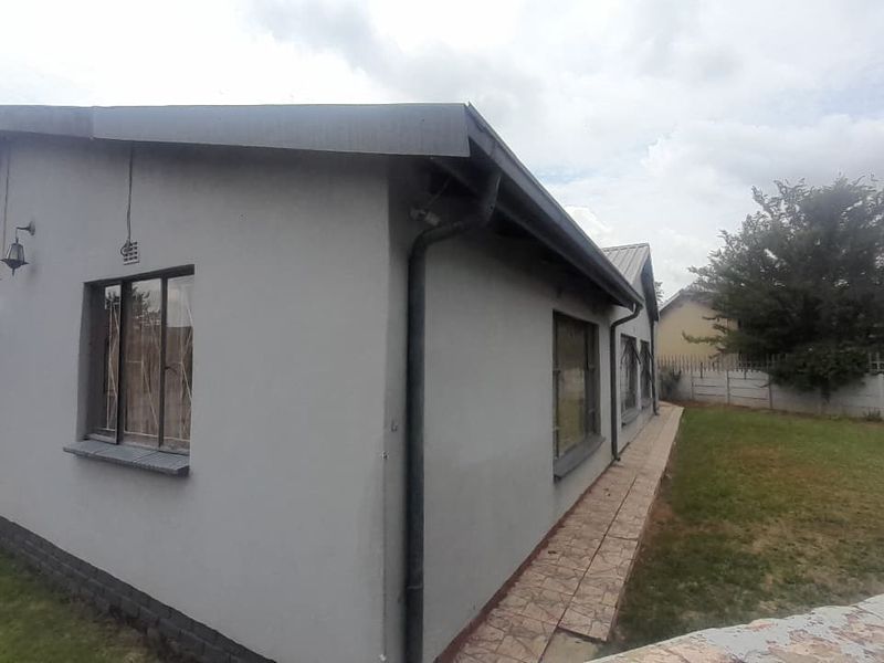 Modern 3 bedroom house in visagie park walking distance to school - Photo 9