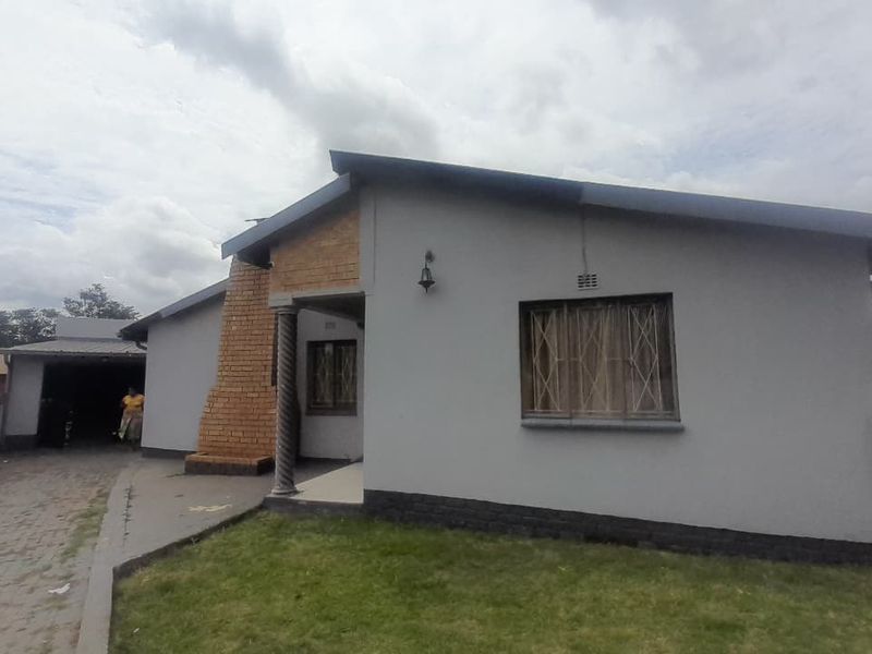 Modern 3 bedroom house in visagie park walking distance to school - Photo 2