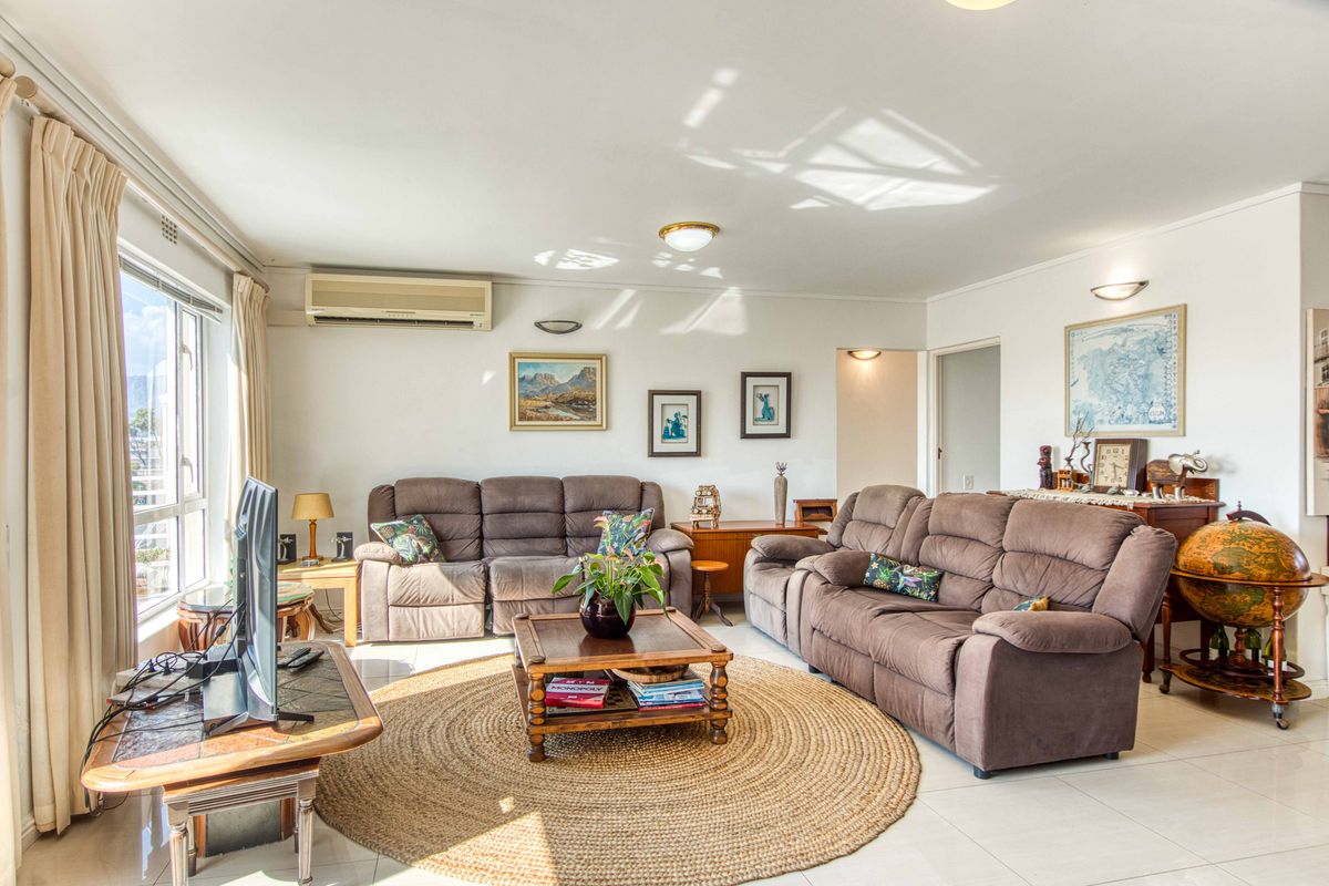 3 Bedroom Luxury Home For Sale - Photo 4