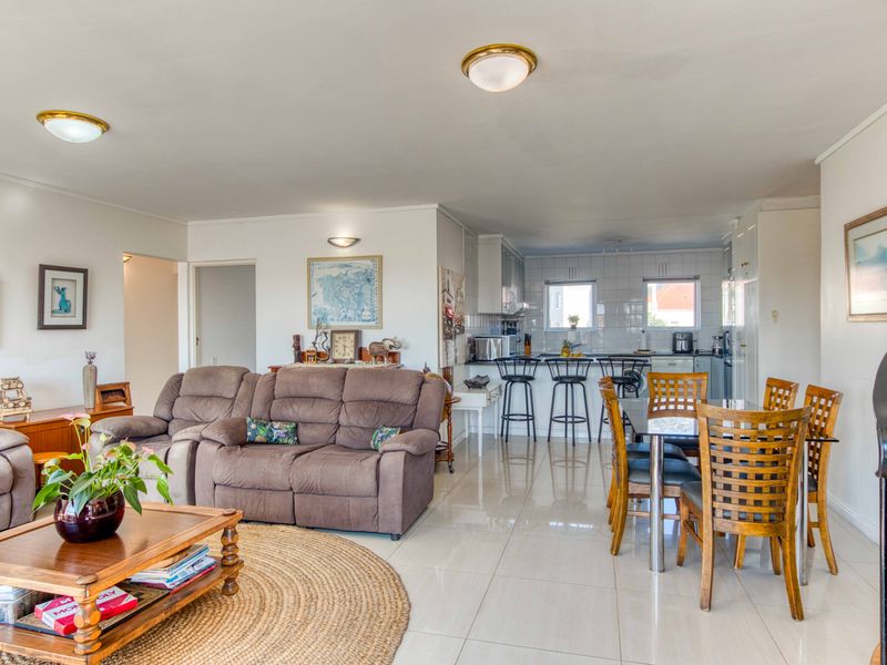 3 Bedroom Luxury Home For Sale - Photo 5