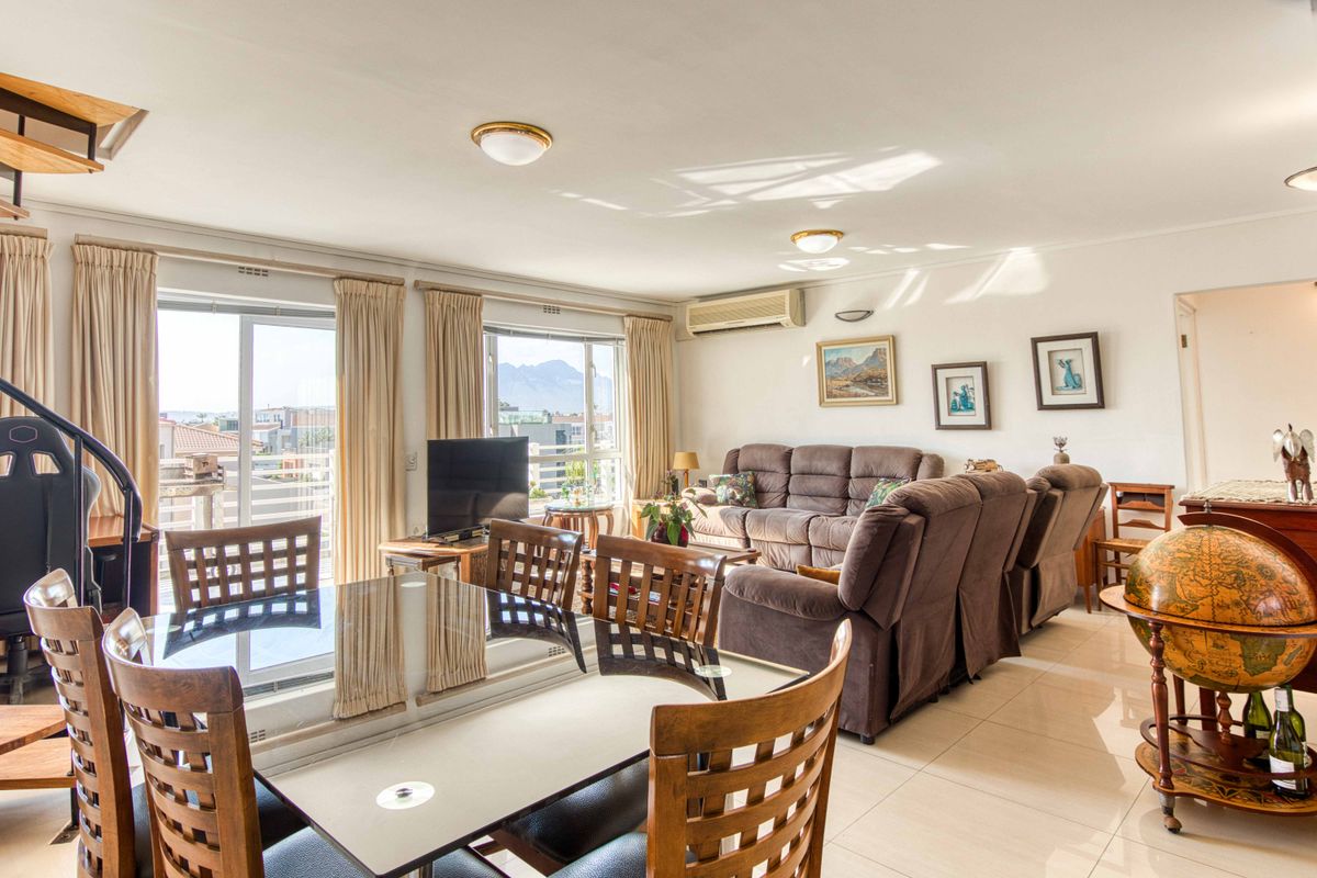 3 Bedroom Luxury Home For Sale - Photo 2