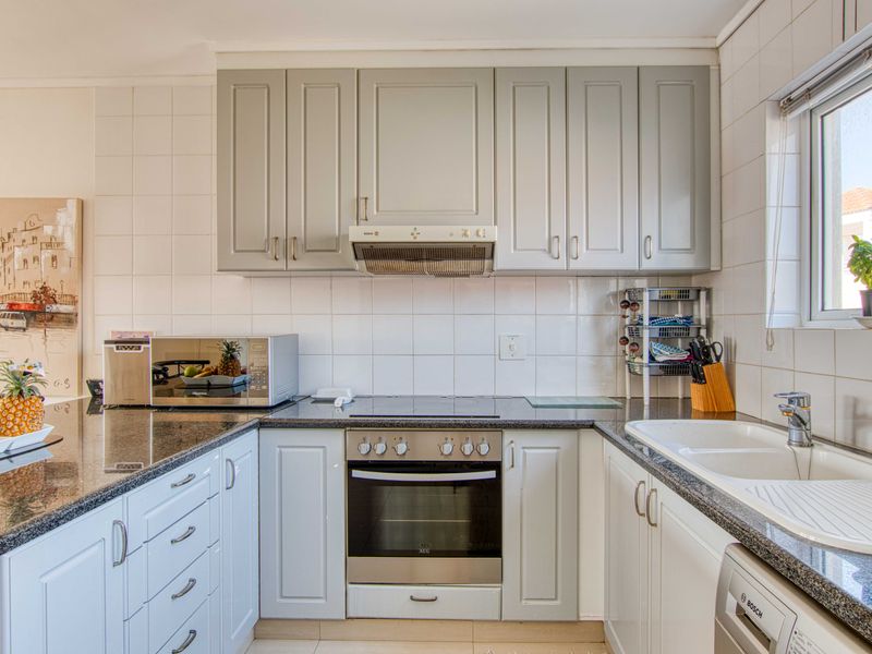 3 Bedroom Luxury Home For Sale - Photo 10