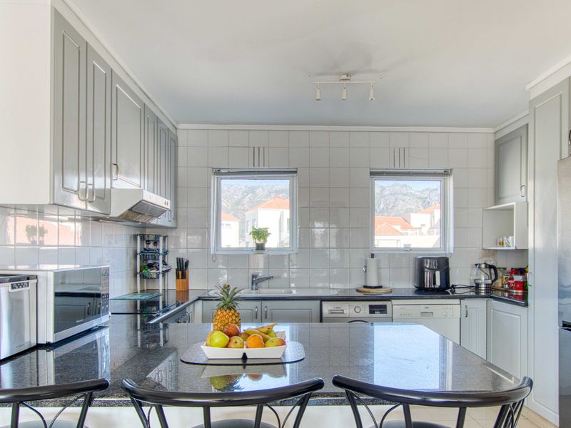 3 Bedroom Luxury Home For Sale - Photo 8