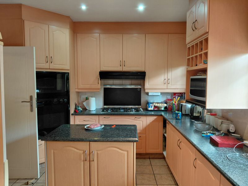 Timeless Traditional Home in Exclusive Boomed Area - Photo 10