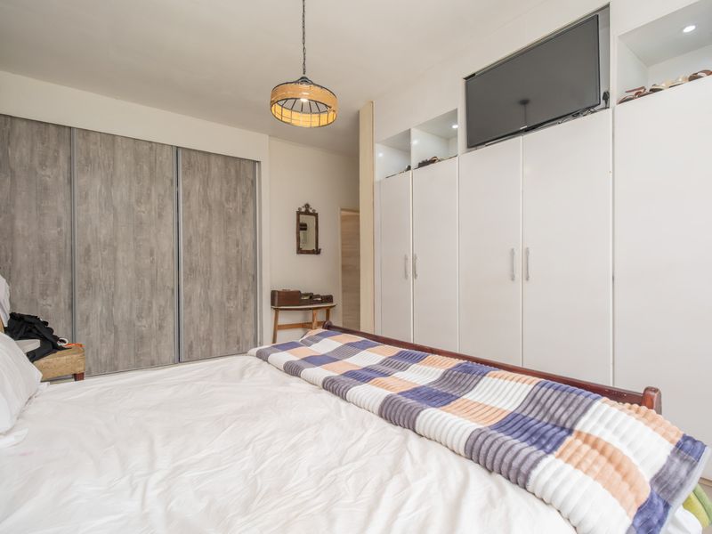 Versatile & Impressive 5 Bedroom House - Photo 5