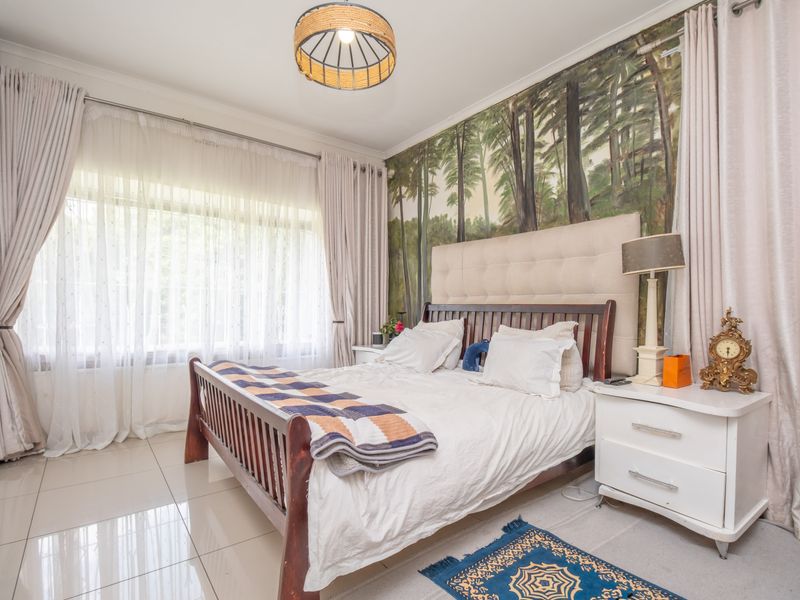 Versatile & Impressive 5 Bedroom House - Photo 4