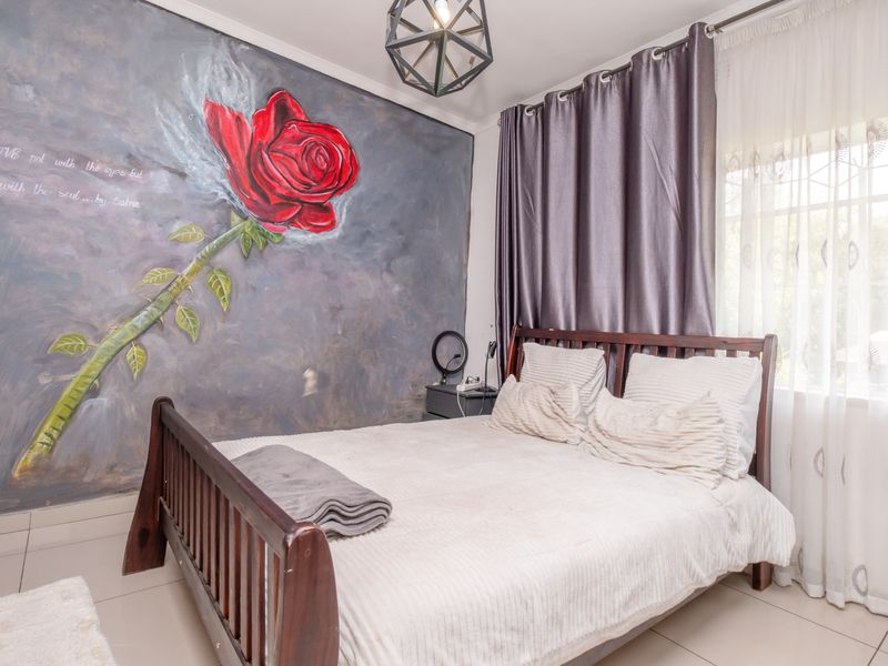 Versatile & Impressive 5 Bedroom House - Photo 10