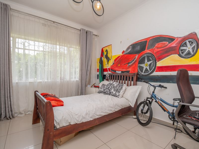 Versatile & Impressive 5 Bedroom House - Photo 8