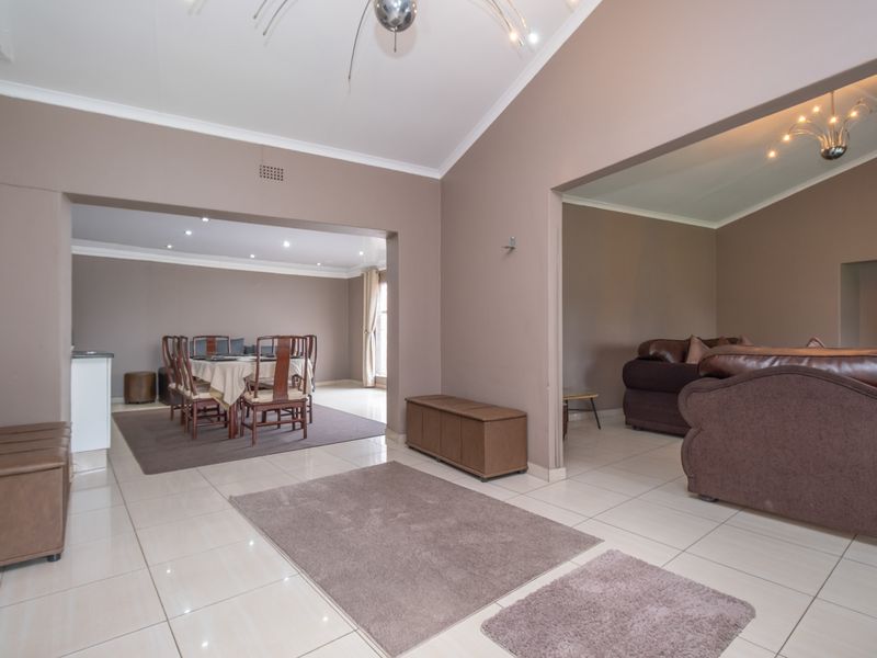 Spacious Multi-purpose 5 Bedroom House Air bnb - Photo 6