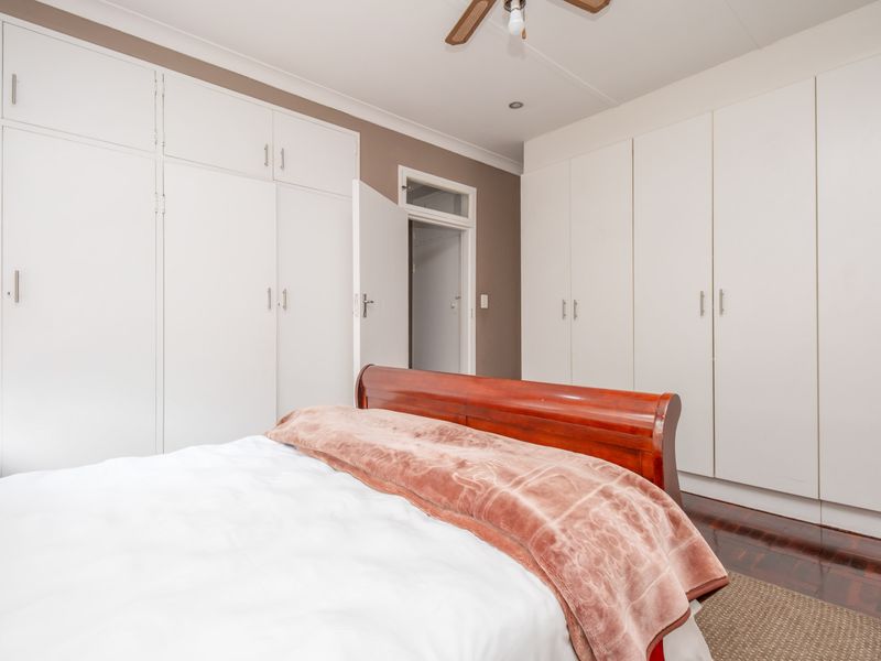 Multi-purpose 4,,5 Bedroom House with 1,5 Bedroom Cottage - Photo 2