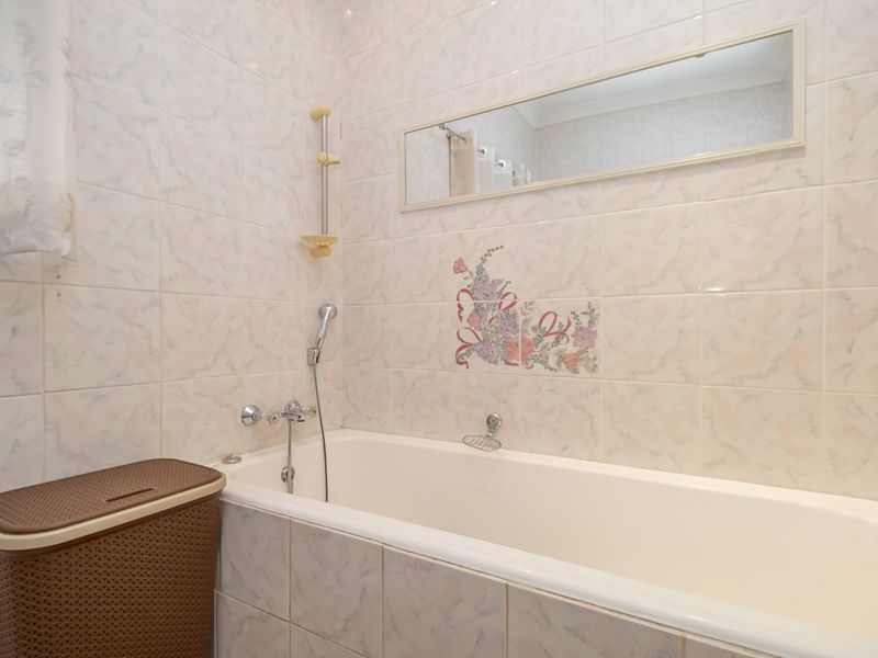 Multi-purpose 4,,5 Bedroom House with 1,5 Bedroom Cottage - Photo 7