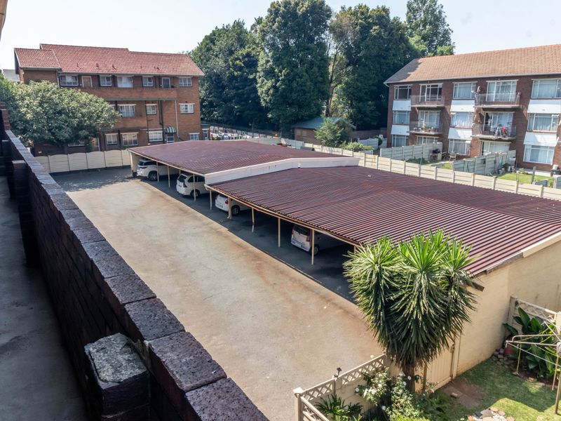 Stunning apartment offering modern living and convenient access - Photo 5