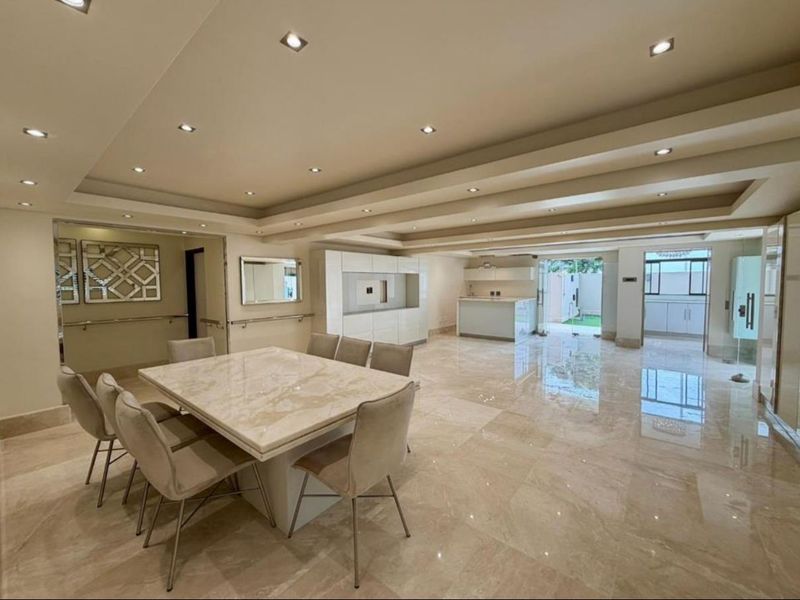 Exquisite Ground Floor Living: A Masterpiece Of Design In Essenwood - Photo 5