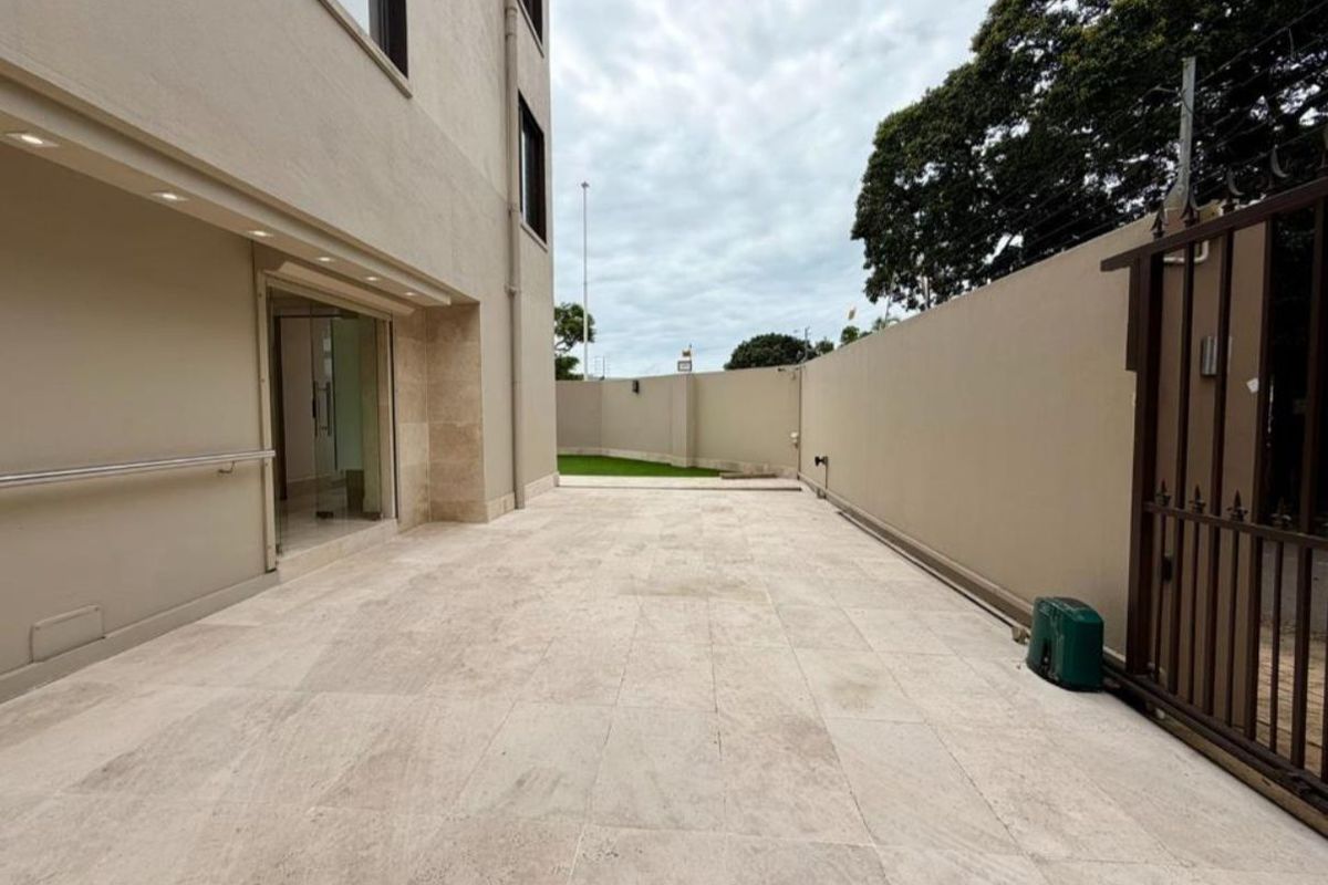 Exquisite Ground Floor Living: A Masterpiece Of Design In Essenwood - Photo 2