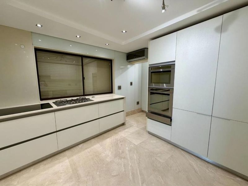 Exquisite Ground Floor Living: A Masterpiece Of Design In Essenwood - Photo 8