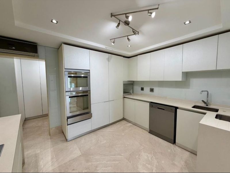 Exquisite Ground Floor Living: A Masterpiece Of Design In Essenwood - Photo 7