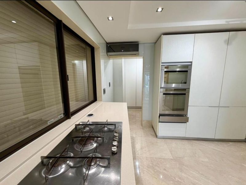 Exquisite Ground Floor Living: A Masterpiece Of Design In Essenwood - Photo 6