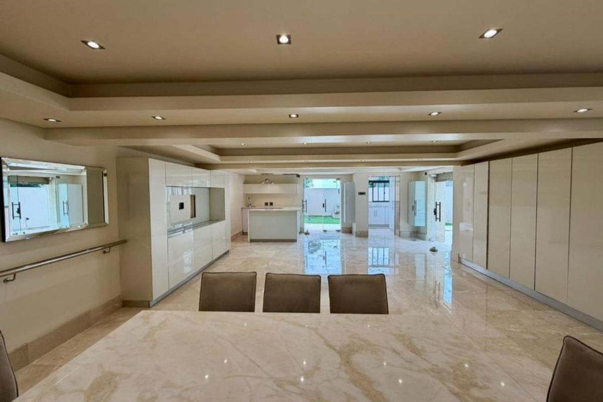 Exquisite Ground Floor Living: A Masterpiece Of Design In Essenwood - Photo 3