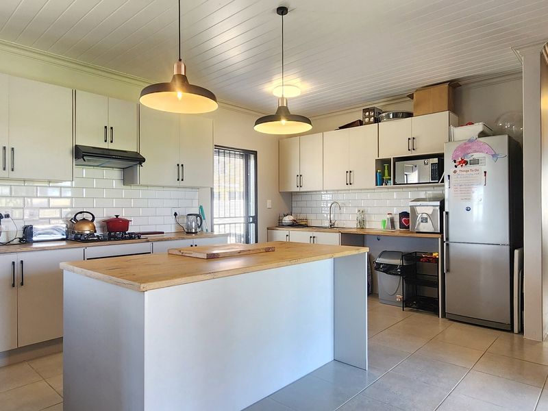 Low-Maintenance Facebrick Home in Oceanview Heights - Photo 9