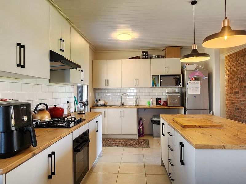 Low-Maintenance Facebrick Home in Oceanview Heights - Photo 8