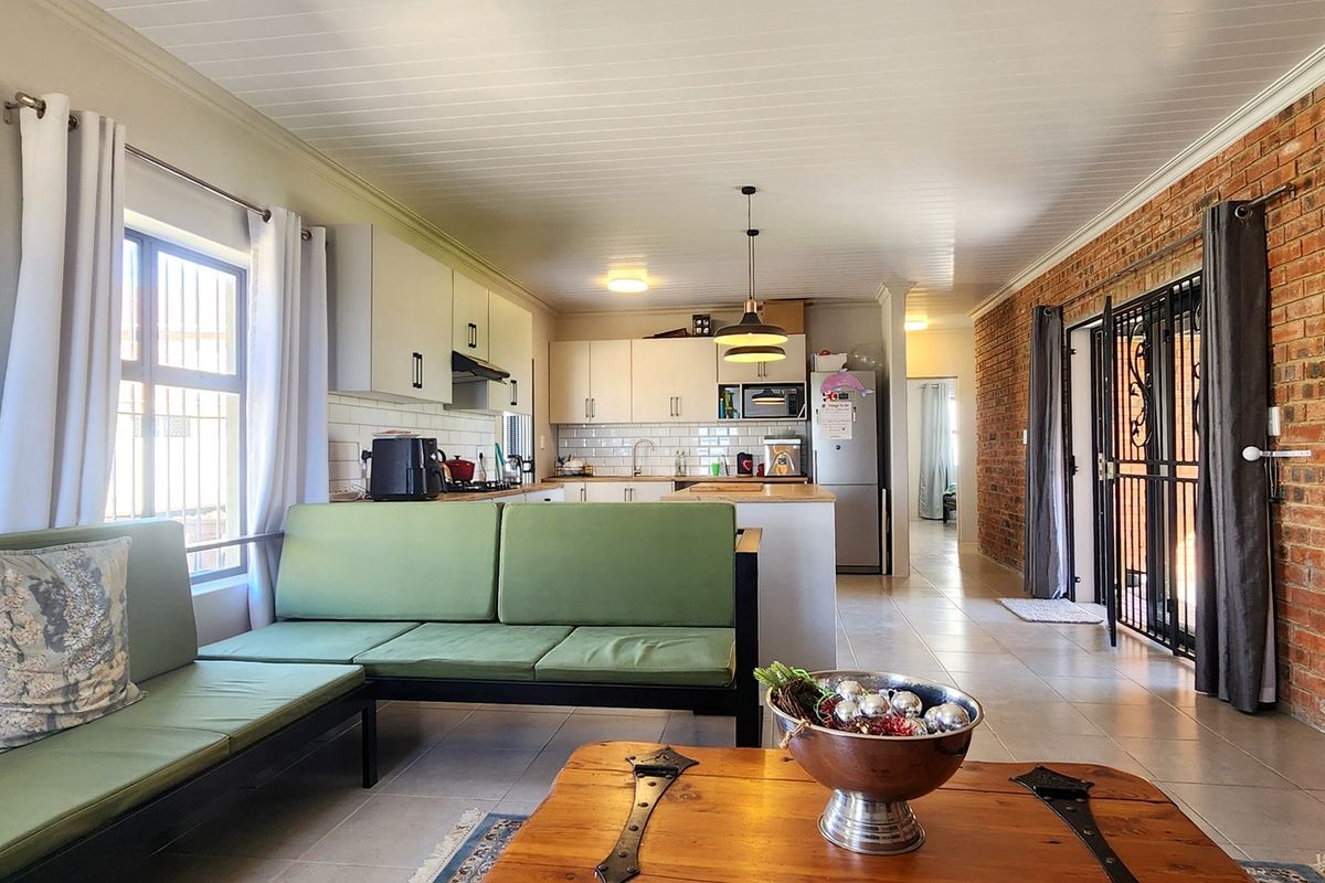 Low-Maintenance Facebrick Home in Oceanview Heights - Photo 2